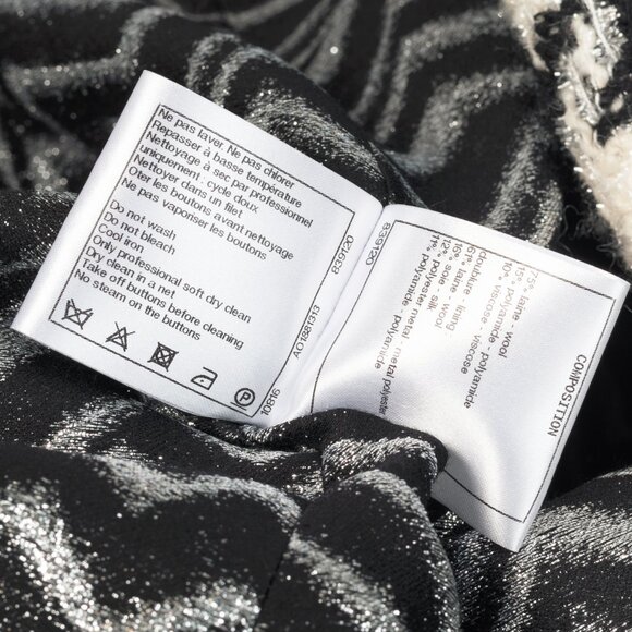 Chanel AW/19 Runway White & Black Houndstooth Wool-Tweed Coat - Picture 15 of 16